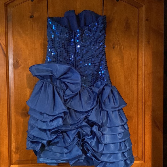 Formal Dress - Picture 6 of 9